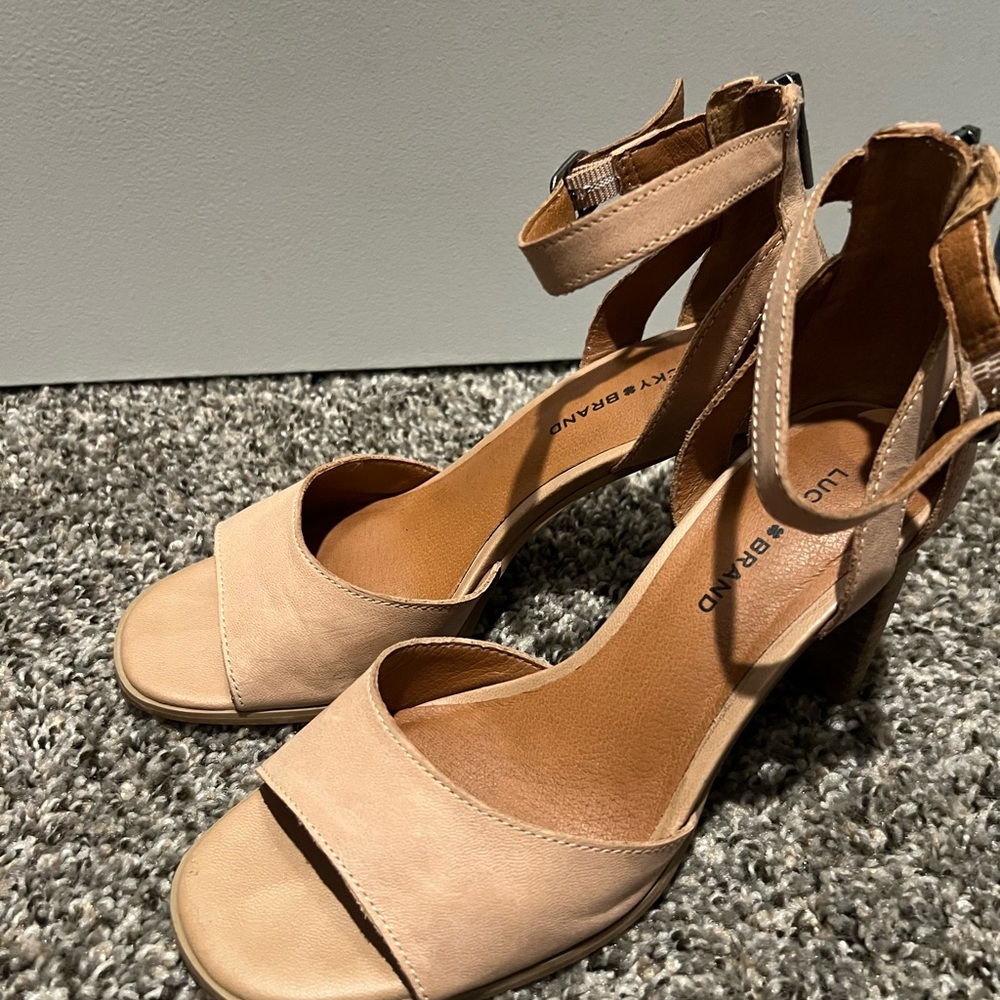 Lucky Brand Tan Heeled Sandals 7.5 lightly worn